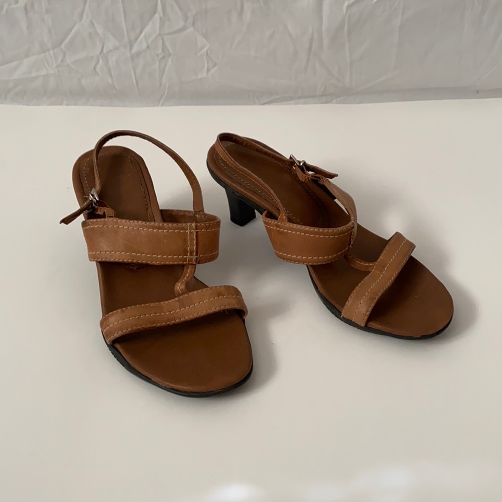 Dancing heels. Made in Brazil. Size 5 or 6. Color brown and black. Small heel.